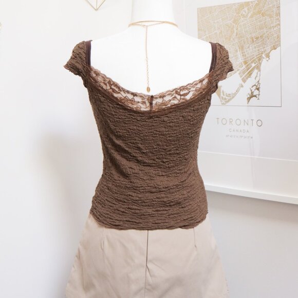 Brown Crinkle Lace Trim Tee 🐻 - Picture 4 of 7
